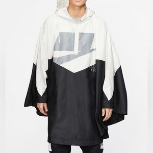 BLACK AND WHITE NIKE PONCHO NEW WITH TAGS
